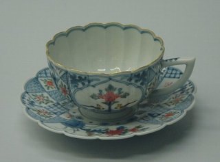 蔵出し　時代物　九谷焼　施釉・彩色陶磁器　菊花金彩　盃　2点　桐箱入　レトロ 蔵出し 時代物 九谷焼 施釉・彩色陶磁器 菊花金彩 盃 2点 桐箱入